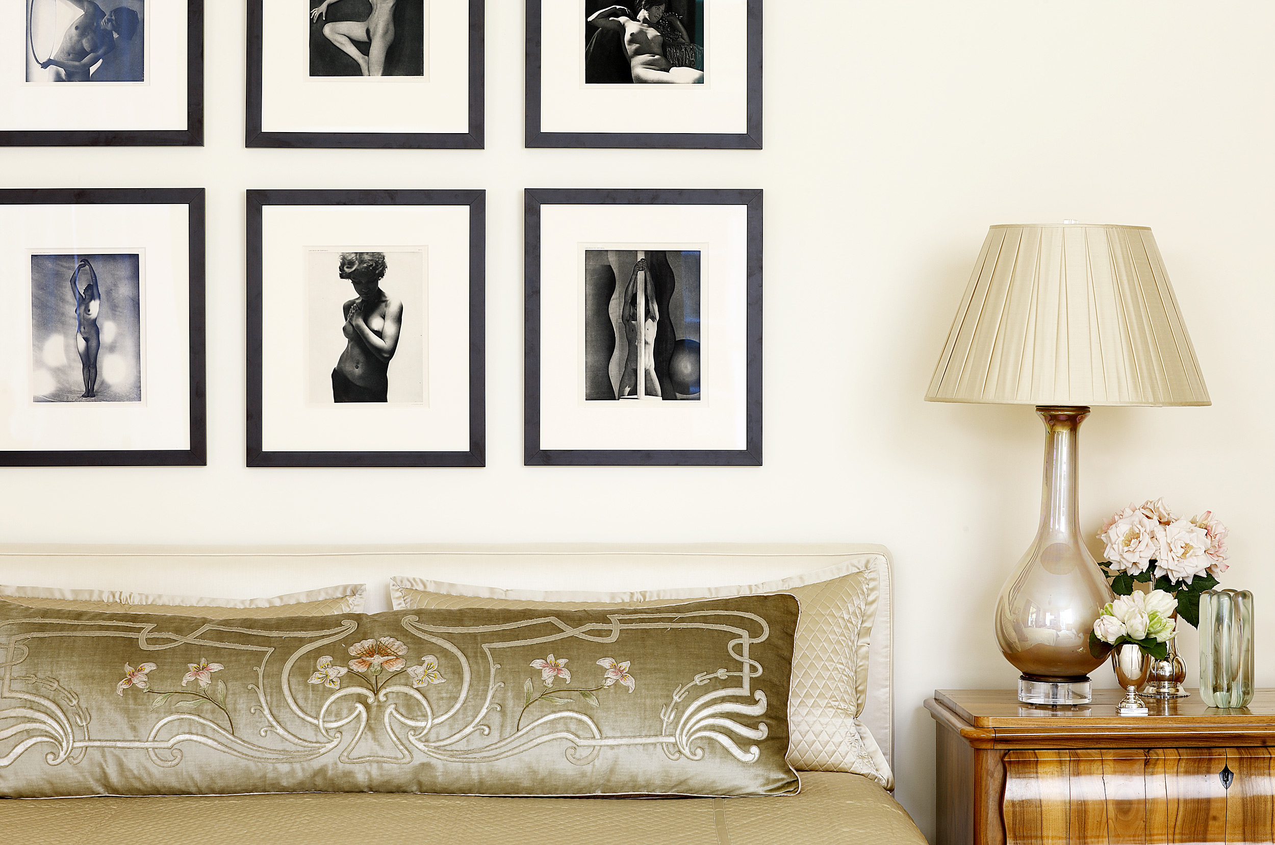 Art Deco Photography in a Beth Webb Inteiors Bedroom, photo Mali Azima